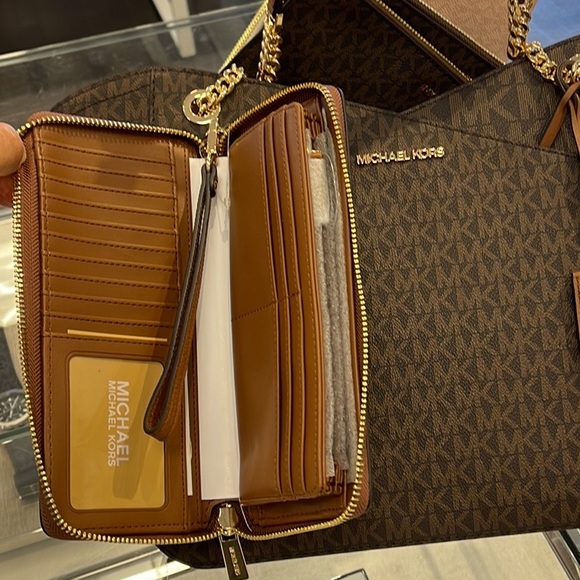 MICHAEL KORS LG X CHAIN SHOULDER TOTE BAG
& JST Lg Travel CONTINENTAL Wallet - Picture 13 of 15